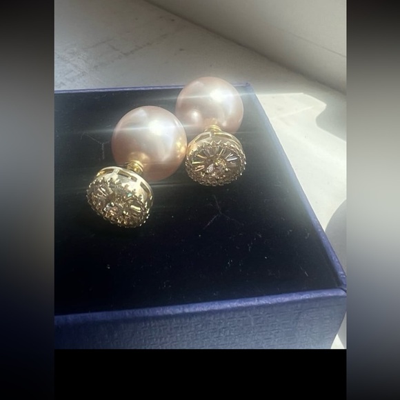 Gorgeous light brown pearl back swarovski elements stud earrings - Picture 6 of 12